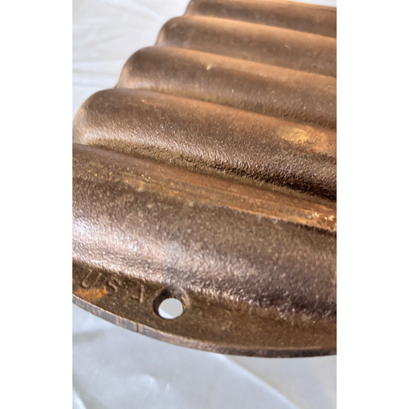 Vintage Lodge Cast Iron 527C2 - 5 Stick Corn Cob Cornbread Muffin Mold Pan 1960s - Picture 5 of 12
